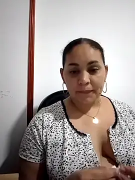 Snapshot of MirandaSoto chatting on 03/12/25, 03:57 MirandaSoto online show from 03/12/25, 03:57