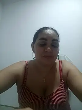 Snapshot of MirandaSoto chatting on 03/20/25, 03:56 MirandaSoto online show from 03/20/25, 03:56