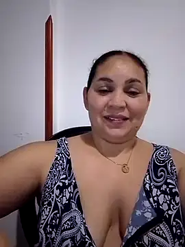 Snapshot of MirandaSoto chatting on 03/21/25, 03:22 MirandaSoto online show from 03/21/25, 03:22