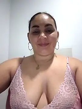 Snapshot of MirandaSoto chatting on 03/23/25, 04:38 MirandaSoto online show from 03/23/25, 04:38