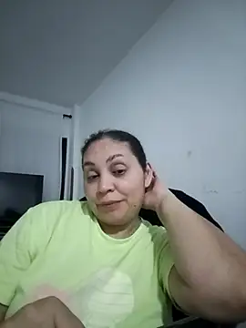 Snapshot of MirandaSoto chatting on 09/11/25, 04:12 MirandaSoto online show from 09/11/25, 04:12