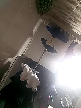 Snapshot of MirandaSoto chatting on 09/20/25, 04:13 MirandaSoto online show from 09/20/25, 04:13