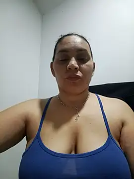 Snapshot of MirandaSoto chatting on 09/26/25, 03:43 MirandaSoto online show from 09/26/25, 03:43