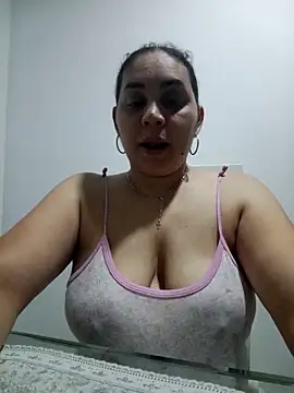 Snapshot of MirandaSoto chatting on 10/03/25, 03:58 MirandaSoto online show from 10/03/25, 03:58