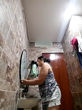 Snapshot of MirandaSoto chatting on 10/13/25, 04:01 MirandaSoto online show from 10/13/25, 04:01