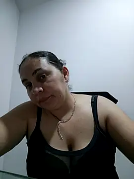 Snapshot of MirandaSoto chatting on 10/17/25, 03:53 MirandaSoto online show from 10/17/25, 03:53