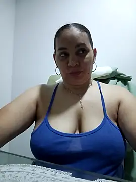 Snapshot of MirandaSoto chatting on 10/22/25, 03:51 MirandaSoto online show from 10/22/25, 03:51