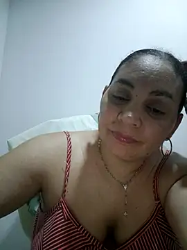 Snapshot of MirandaSoto chatting on 10/23/25, 03:39 MirandaSoto online show from 10/23/25, 03:39