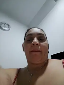 Snapshot of MirandaSoto chatting on 11/12/25, 03:51 MirandaSoto online show from 11/12/25, 03:51