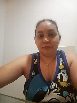 Snapshot of MirandaSoto chatting on 12/15/25, 04:06 MirandaSoto online show from 12/15/25, 04:06