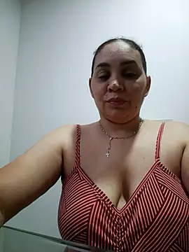 Snapshot of MirandaSoto chatting on 01/10/26, 04:25 MirandaSoto online show from 01/10/26, 04:25