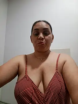 Snapshot of MirandaSoto chatting on 01/14/26, 04:07 MirandaSoto online show from 01/14/26, 04:07