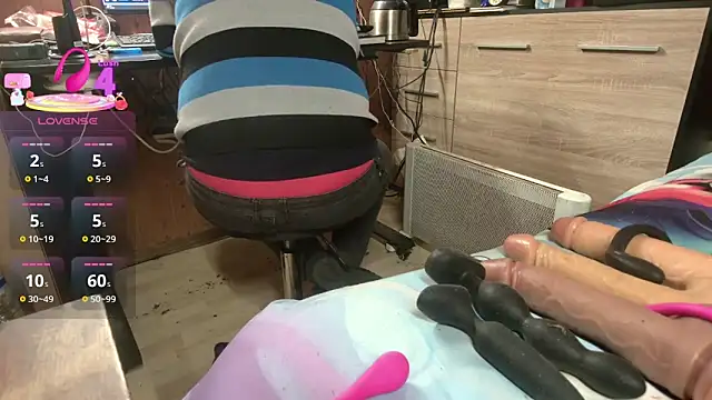 misteryman1956 online show from 12/17/25, 08:42