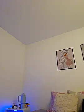 VictoriaEvaans  online show from 10/27/25, 10:47