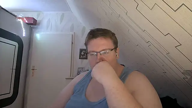 Snapshot of der_alex38 chatting on 02/12/25, 10:15 der alex38 online show from 02/12/25, 10:15