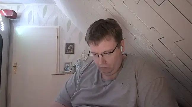 Snapshot of der_alex38 chatting on 02/13/25, 10:33 der alex38 online show from 02/13/25, 10:33