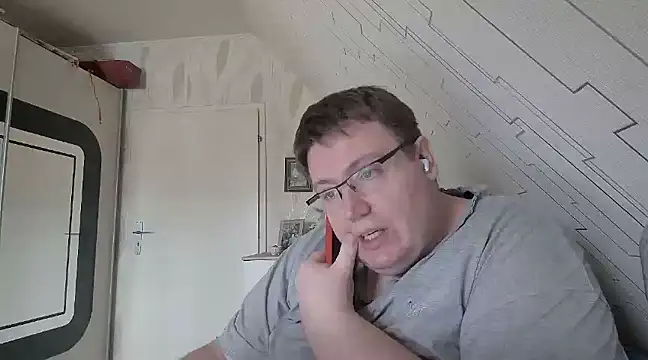 Snapshot of der_alex38 chatting on 02/15/25, 12:33 der alex38 online show from 02/15/25, 12:33