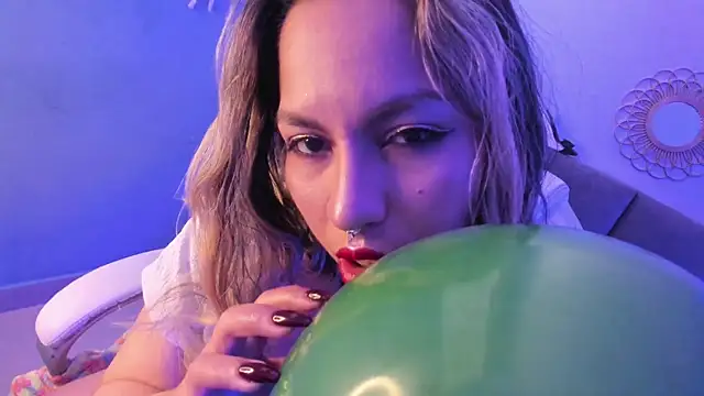 delilah fix online show from 09/22/25, 08:00