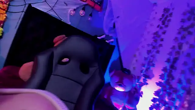 delilah fix online show from 11/03/25, 08:21