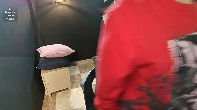 Snapshot of NatashaMason_ chatting on 11/07/25, 11:43 NatashaMason online show from 11/07/25, 11:43