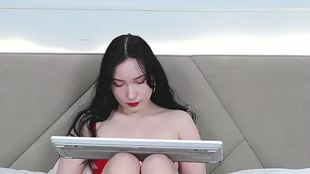 LeilaLow online show from 12/19/24, 06:12