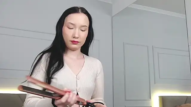 LeilaLow online show from 01/05/25, 12:10