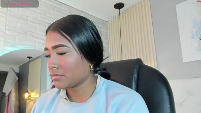 nicole  parker1 online show from 02/19/25, 12:33