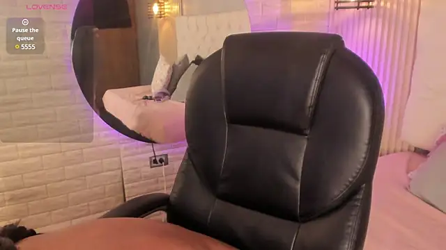 nicole  parker1 online show from 03/05/25, 06:34