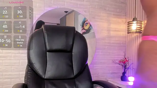 nicole  parker1 online show from 03/14/25, 06:50