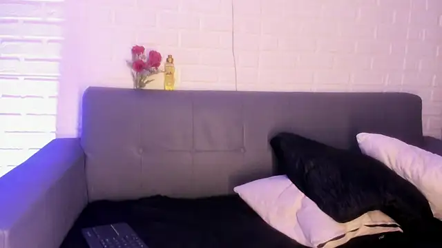 karina gomez 18 online show from 10/28/25, 11:36