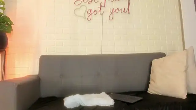 Snapshot of karina_gomez_18 chatting on 02/16/26, 11:28 karina gomez 18 online show from 02/16/26, 11:28