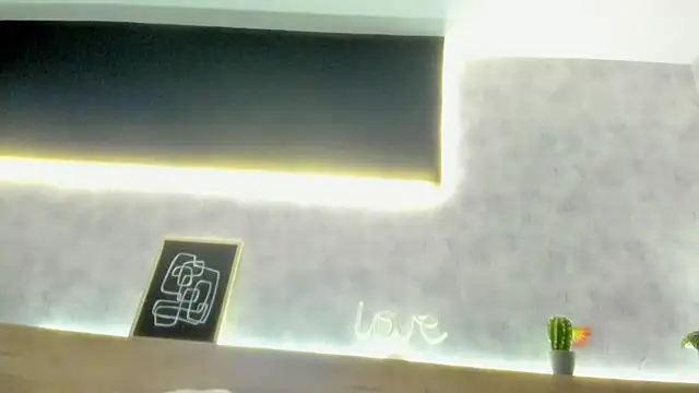 Snapshot of karina_gomez_18 chatting on 02/20/26, 11:43 karina gomez 18 online show from 02/20/26, 11:43