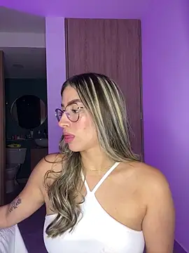 Issabela G1 online show from 01/09/25, 03:47