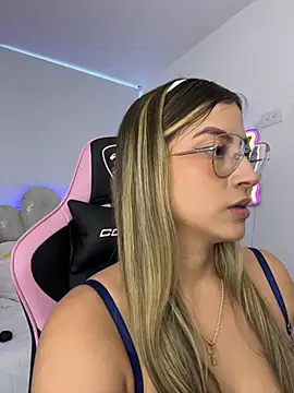 Issabela G1 online show from 02/28/26, 10:33