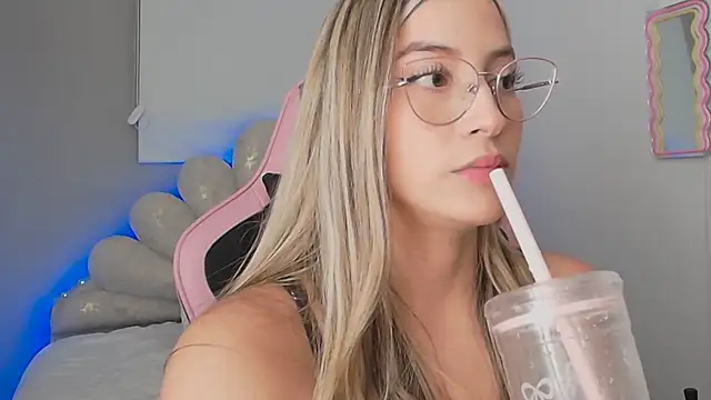 Issabela G1 online show from 03/28/26, 03:28