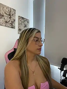 Issabela G1 online show from 04/21/26, 05:17