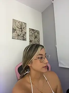 Snapshot of Issabela_G1 chatting on 04/30/26, 12:06 Issabela G1 online show from 04/30/26, 12:06