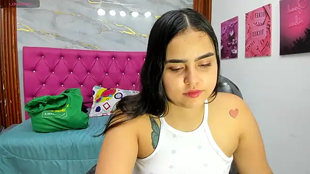 Snapshot of Helen_russo chatting on 05/03/26, 06:03 Helen russo online show from 05/03/26, 06:03