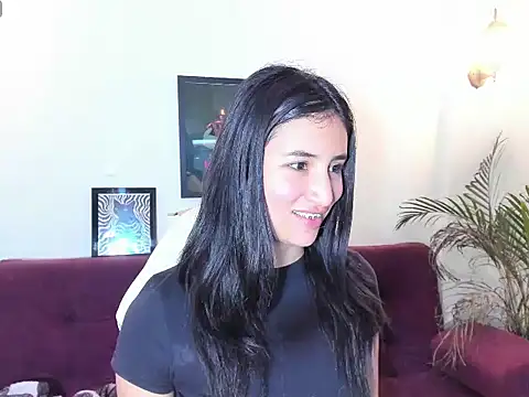 Snapshot of paulinamoons1 chatting on 12/14/25, 05:24 paulinamoons1 online show from 12/14/25, 05:24