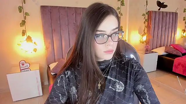 Charlotte Olsen  online show from 10/19/25, 02:07