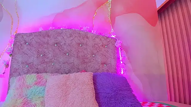 Snapshot of Bella__sweet chatting on 02/20/25, 06:35 Bella sweet online show from 02/20/25, 06:35