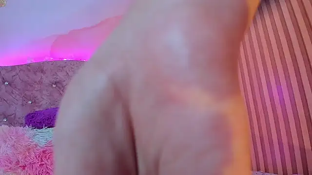 Snapshot of Bella__sweet chatting on 02/22/25, 09:48 Bella sweet online show from 02/22/25, 09:48