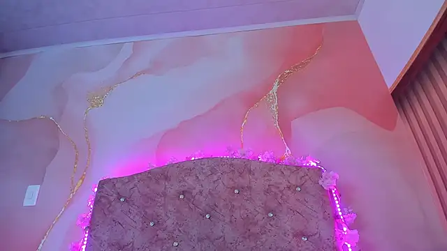 Snapshot of Bella__sweet chatting on 02/28/25, 06:52 Bella sweet online show from 02/28/25, 06:52