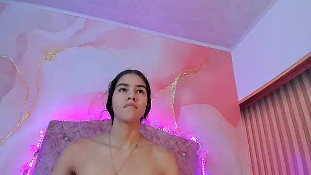 Snapshot of Bella__sweet chatting on 03/07/25, 06:43 Bella sweet online show from 03/07/25, 06:43