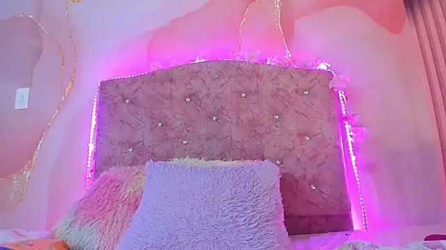 Snapshot of Bella__sweet chatting on 03/16/25, 12:45 Bella sweet online show from 03/16/25, 12:45