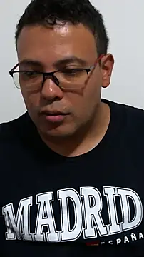 Snapshot of Mikee-Leee chatting on 10/25/25, 06:57 Mikee-Leee online show from 10/25/25, 06:57