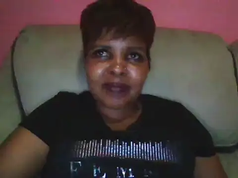 Snapshot of Honeybae82x chatting on 12/20/24, 08:23 Honeybae82x online show from 12/20/24, 08:23