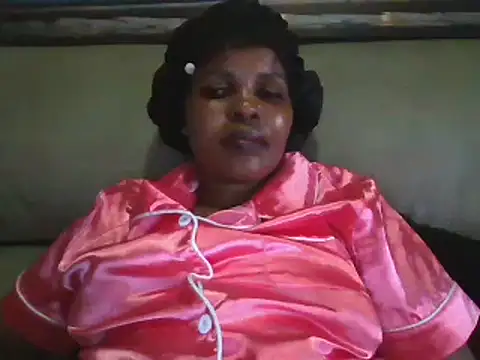 Snapshot of Honeybae82x chatting on 12/21/24, 08:32 Honeybae82x online show from 12/21/24, 08:32