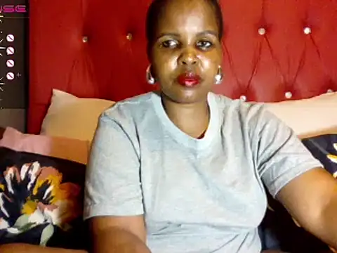 Snapshot of Honeybae82x chatting on 03/12/25, 10:28 Honeybae82x online show from 03/12/25, 10:28