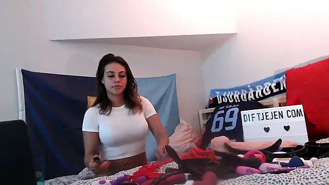 Dif-tjejen online show from 02/04/25, 07:55